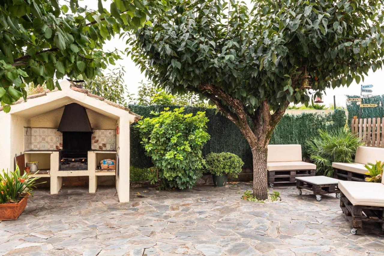 Masia Can Tramontana Pension Tiana Buitenkant foto
